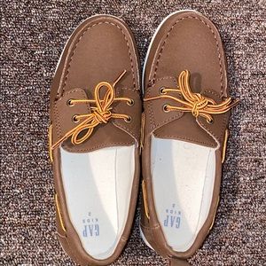 Gap kids boys shoes size 2
